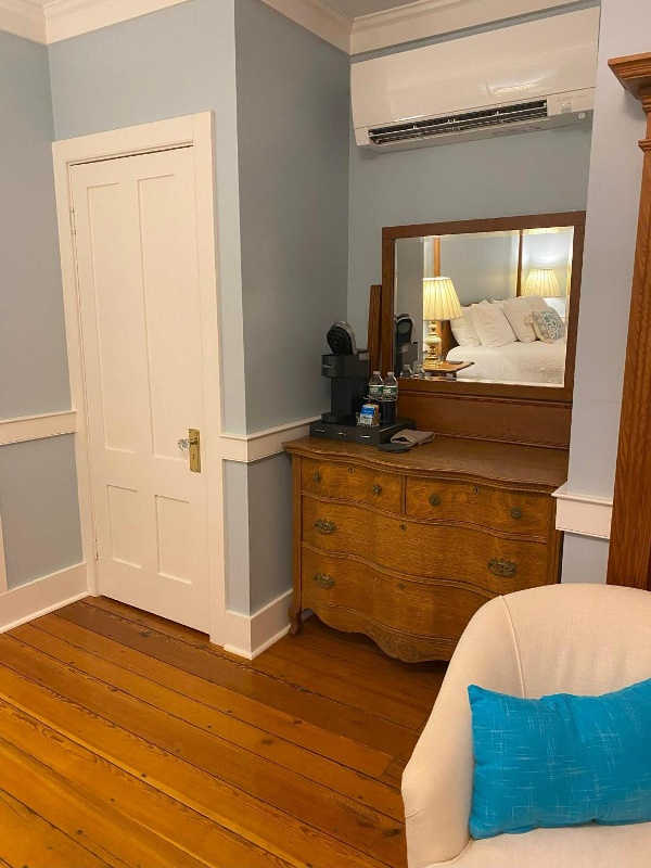 Spouter Inn Bed & Breakfast image 3
